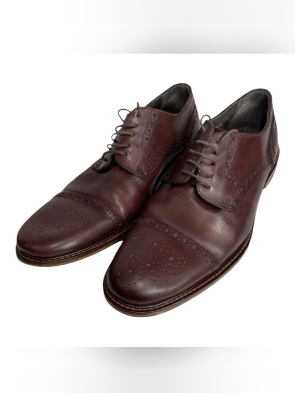 Size 10 Joseph Abboud leather wingtip Oxford shoes in excellent condition​